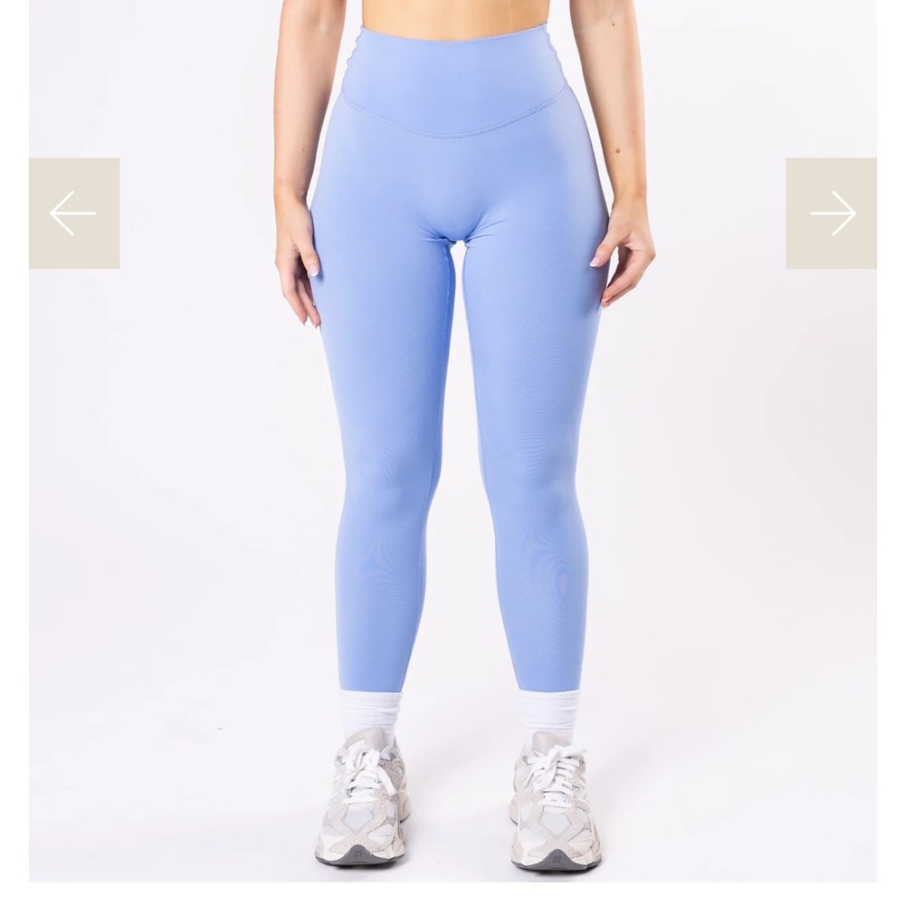 paragon sculpt-seam workout set in the color breeze